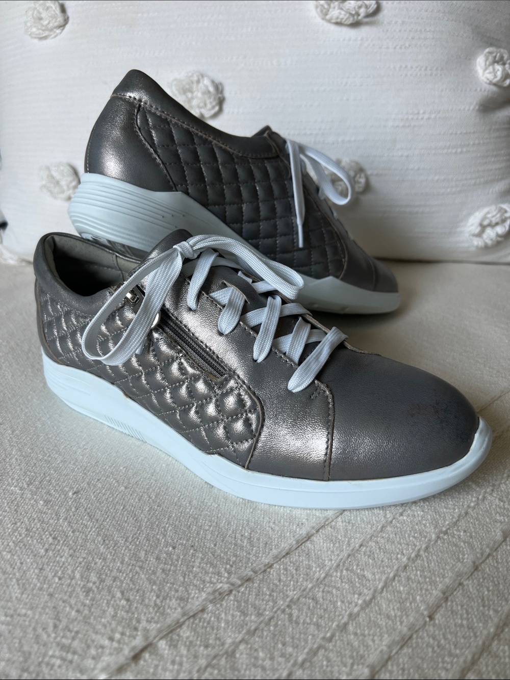 NWOT Munro Metallic Gray/pewter Quilted Lace-Up Sneakers with White Soles
